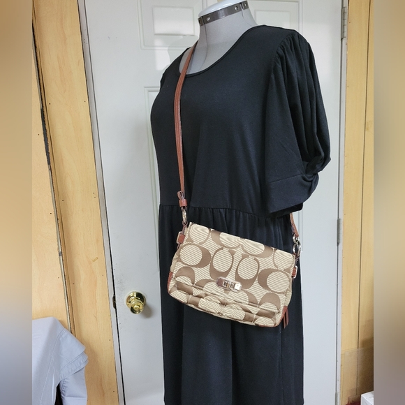 Coach Chelsea Signature Small Flap Swing Bag - Picture 16 of 16